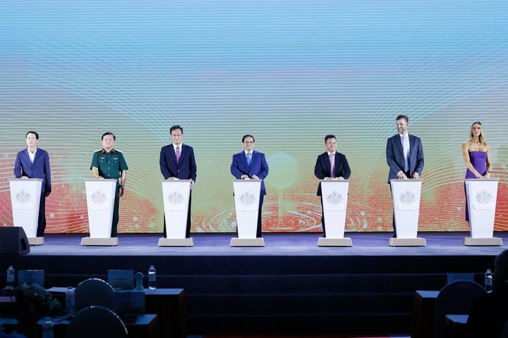 Thủ tướng Phạm Minh Ch&iacute;nh dự lễ khởi c&ocirc;ng dự &aacute;n 1 , 5 tỷ USD của Tập đo&agrave;n Trump tại Hưng Y&ecirc;n - Ảnh 2.