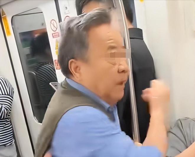 Xôn xao vụ thanh niên không nhường chỗ cho cụ già 83 tuổi trên tàu điện - Ảnh 3.