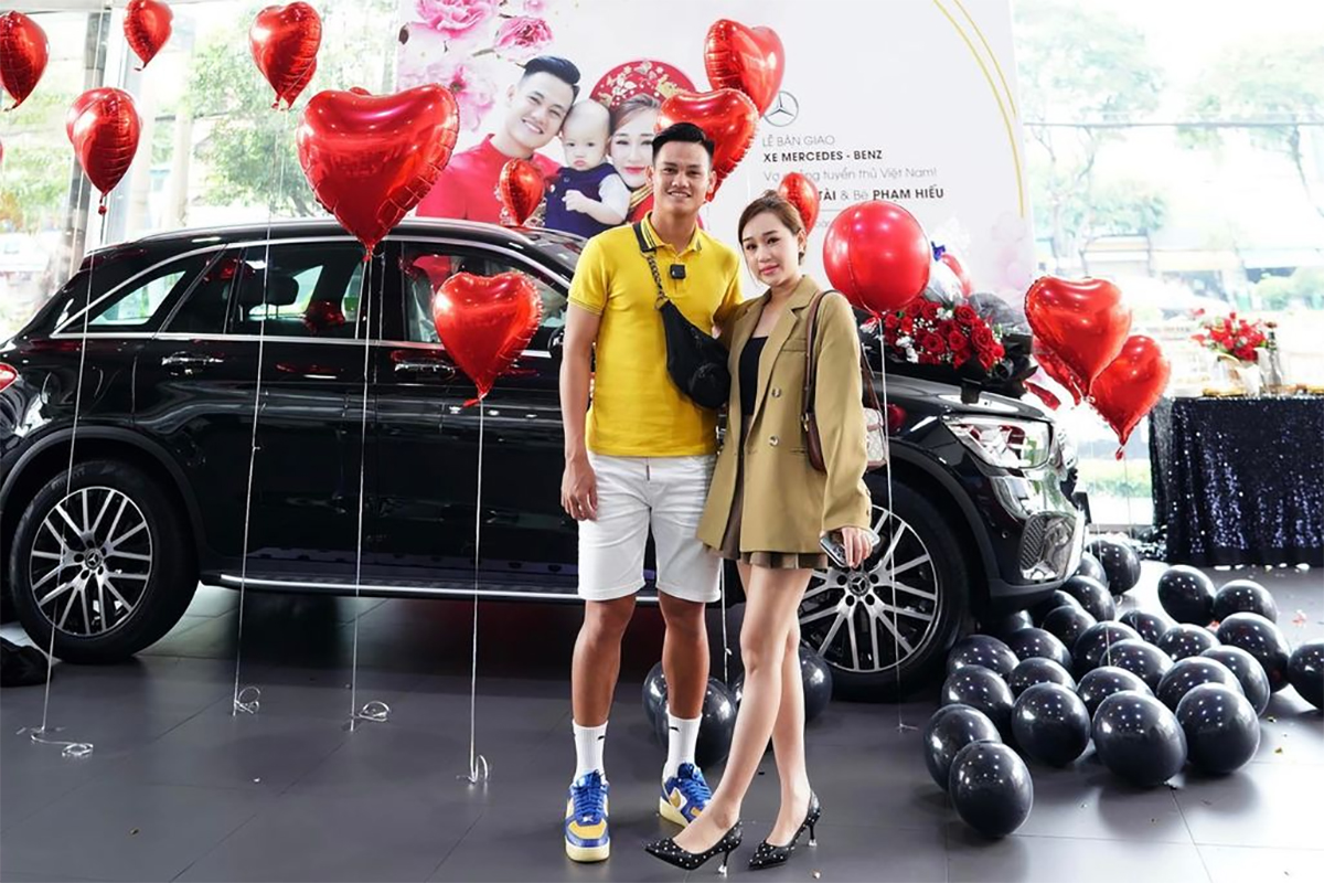 Nữ diễn viên Vbiz được cầu thủ nổi tiếng tặng xế hộp tiền tỷ, hoá ra Quang Hải chưa phải “trùm cuối”- Ảnh 4.