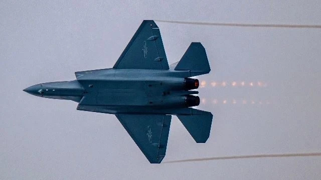 Tiêm kích tàng hình J - 35 và tên lửa PL - 17: Bước tiến công nghệ quân sự mới - Ảnh 1.