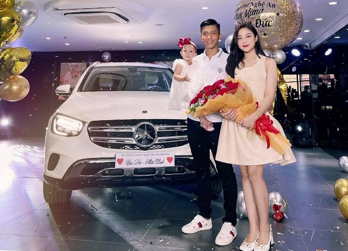 Nữ diễn viên Vbiz được cầu thủ nổi tiếng tặng xế hộp tiền tỷ, hoá ra Quang Hải chưa phải “trùm cuối”- Ảnh 5.