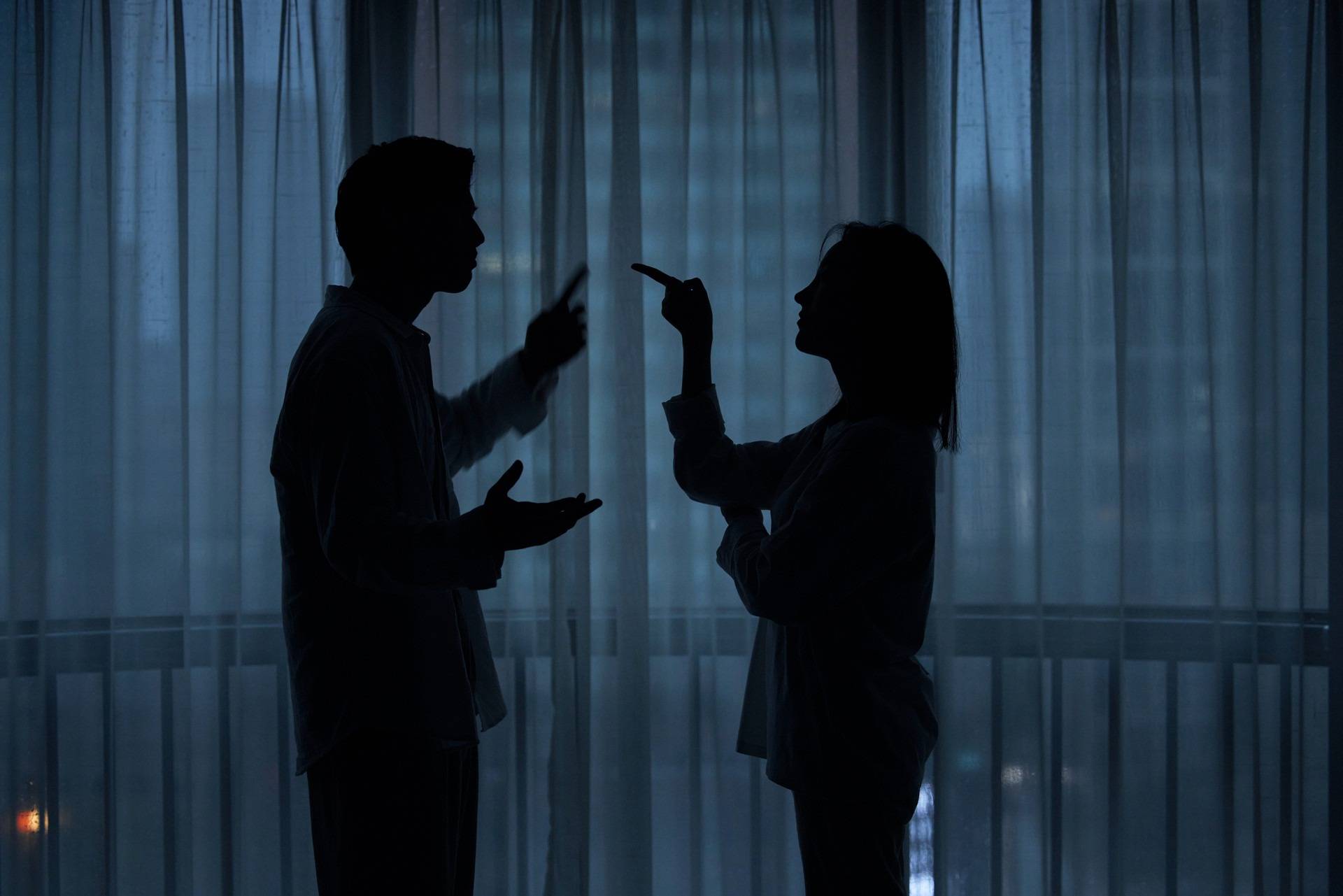 Vợ bỗng dưng ít về nhà, gọi điện thì vội vã tắt máy, tôi sinh nghi nên lần mò theo địa chỉ tìm đến tận nơi và rồi... sốc- Ảnh 1.