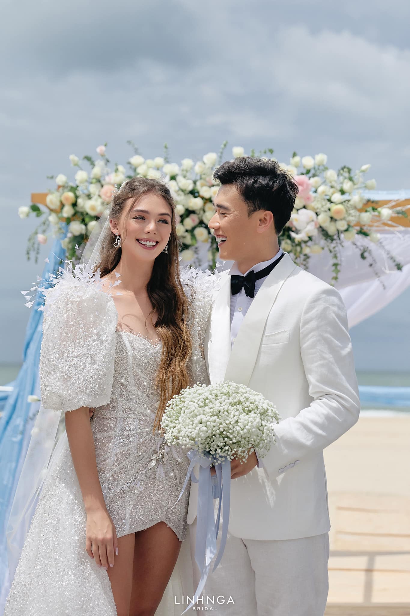 Vợ Tây của Bùi Tiến Dũng ghi điểm tuyệt đối bởi món quà siêu tinh tế tặng chồng, chuẩn "dâu Việt", 100 điểm chân thành! - Ảnh 2. Vợ Tây của Bùi Tiến Dũng ghi điểm tuyệt đối bởi món quà siêu tinh tế tặng chồng, chuẩn "dâu Việt", 100 điểm chân thành! - Ảnh 2.