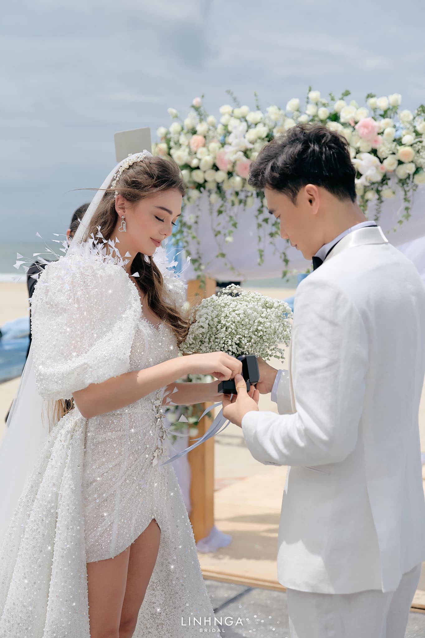 Vợ Tây của Bùi Tiến Dũng ghi điểm tuyệt đối bởi món quà siêu tinh tế tặng chồng, chuẩn "dâu Việt", 100 điểm chân thành! - Ảnh 3. Vợ Tây của Bùi Tiến Dũng ghi điểm tuyệt đối bởi món quà siêu tinh tế tặng chồng, chuẩn "dâu Việt", 100 điểm chân thành! - Ảnh 3.