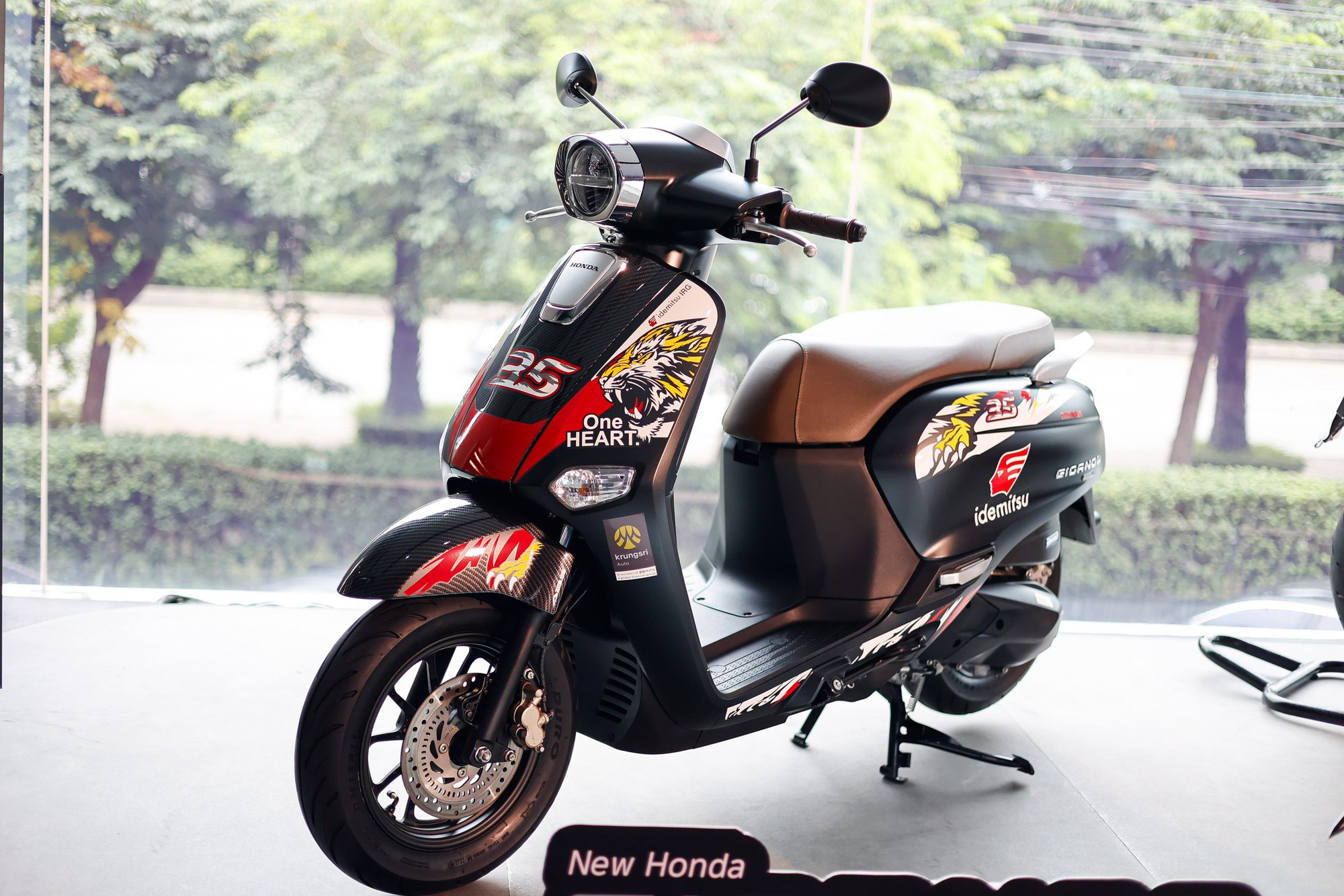 Xe ga siêu hiếm của Honda về đại lý Việt: Thiết kế 'không đụng hàng, trang bị vượt Vision - ăn xăng không tới 2L/100km- Ảnh 3.