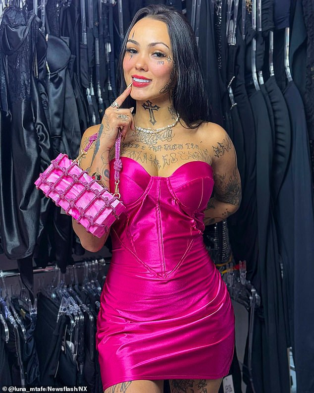 Khoảnh khắc Kinh hoàng: Nữ streamer bị bạn trai đâm 9 nhát trên livestream - Ảnh 1.