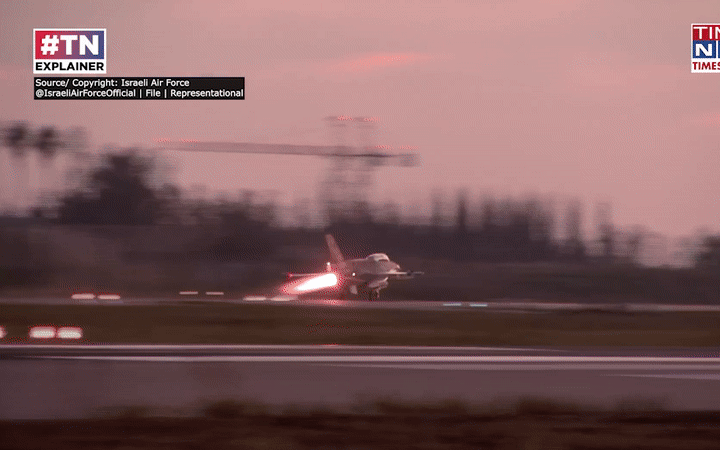 Israel không kích sân bay Houthi , bác đề xuất ngừng bắn với Hamas - Ảnh 2. Israel không kích sân bay Houthi , bác đề xuất ngừng bắn với Hamas - Ảnh 2.