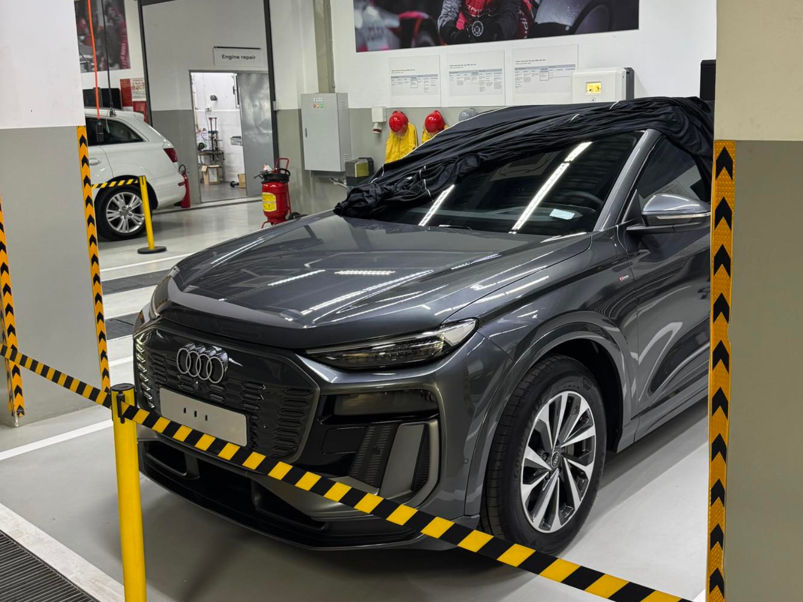 Audi Q6 e-tron lộ ảnh tại Việt Nam: Giá dự kiến hơn 3 tỷ đồng, mạnh 322 mã lực, chạy Hà Nội - Vinh khứ hồi không cần sạc - Ảnh 2.