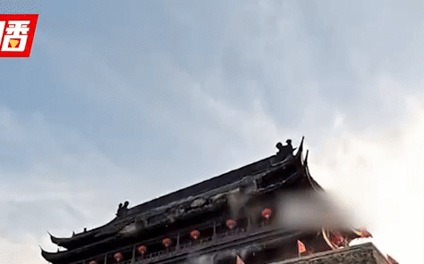 Có người nhảy vào hố Binh mã dõng: “Kỳ quan thứ 8 của thế giới” ở Trung Quốc tổn hại không thể đảo ngược - Ảnh 1.