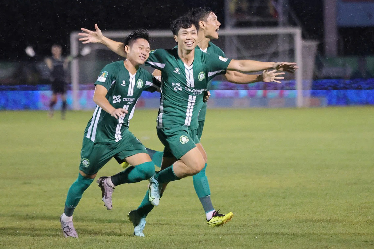 Công Phượng trở lại tuyển Việt Nam, HLV Kim Sang-sik lần đầu gọi hậu vệ Việt kiều giá 15 tỷ