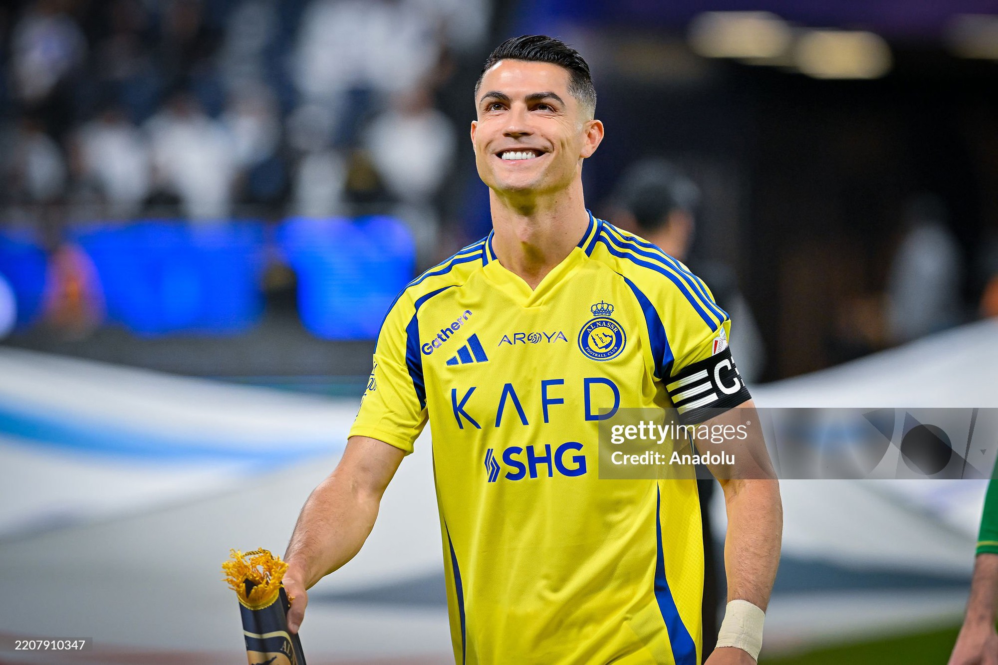 Ronaldo có thể gia nhập đội bóng châu Phi để được đua tranh với Messi - Ảnh 1.