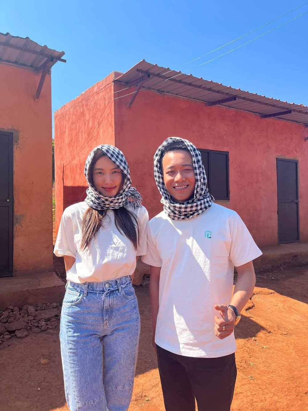 Clip cận thái độ lạ của Thuỳ Tiên trong lần cuối cùng công khai lộ diện bên Quang Linh Vlogs trước khi bị bắt - Ảnh 6.