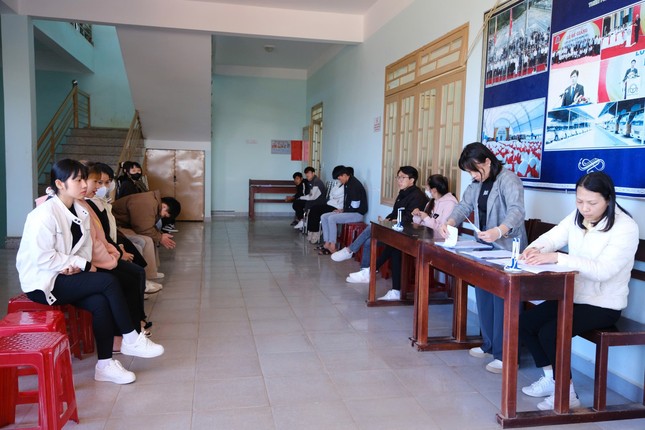 Công an Lâm Đồng lần đầu sát hạch lái xe hơn 500 học viên - Ảnh 3.