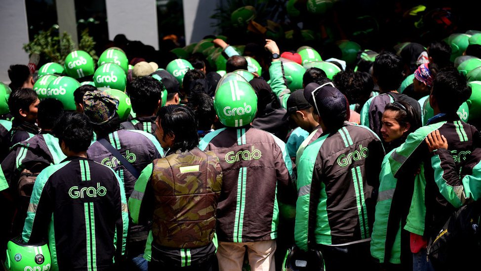 Kiếm được 200k/ngày mà phải "cắt máu" đến 20%: Chạy cho Grab, Gojek ở đây không như là mơ - Ảnh 2.