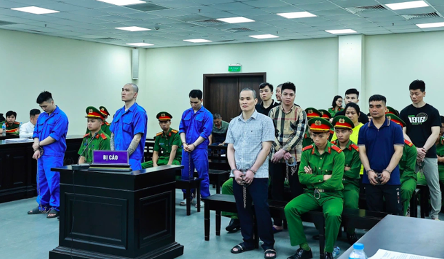 Hai cựu Công an bảo kê cho Hương ' Mẩu ' hầu tòa về tội buôn bán ma túy - Ảnh 1.