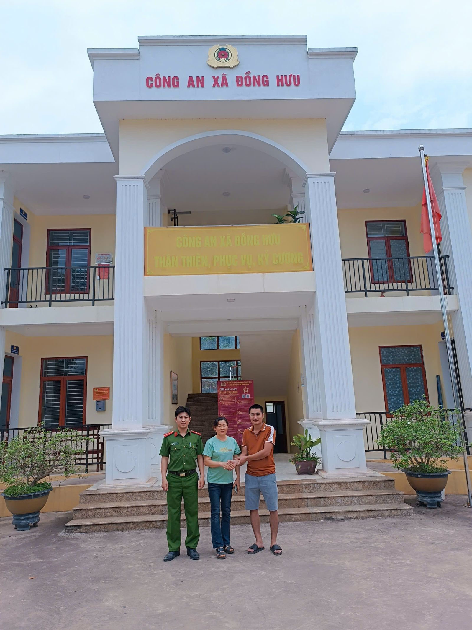 Người phụ nữ chuyển nhầm tiền báo công an xã - Ảnh 1. Người phụ nữ chuyển nhầm tiền báo công an xã - Ảnh 1.