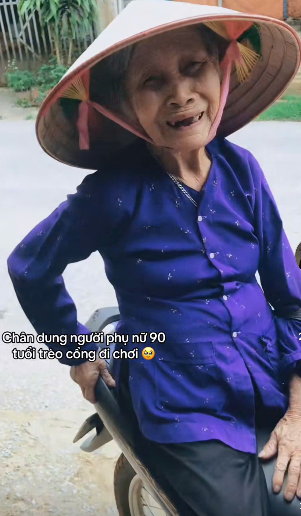 Hành động mạo hiểm của bà cụ 90 tuổi ở Yên Bái khi muốn đi chơi nhưng nhà khóa cửa: Cháu gái lên tiếng- Ảnh 4. Hành động mạo hiểm của bà cụ 90 tuổi ở Yên Bái khi muốn đi chơi nhưng nhà khóa cửa: Cháu gái lên tiếng- Ảnh 4.