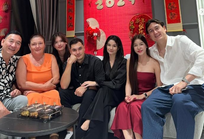 Em gái “chân dài” của Đặng Văn Lâm lộ mặt mộc cam thường vẫn xinh như búp bê, nhìn góc nghiêng mới thấy đỉnh chóp- Ảnh 4. Em gái “chân dài” của Đặng Văn Lâm lộ mặt mộc cam thường vẫn xinh như búp bê, nhìn góc nghiêng mới thấy đỉnh chóp- Ảnh 4.