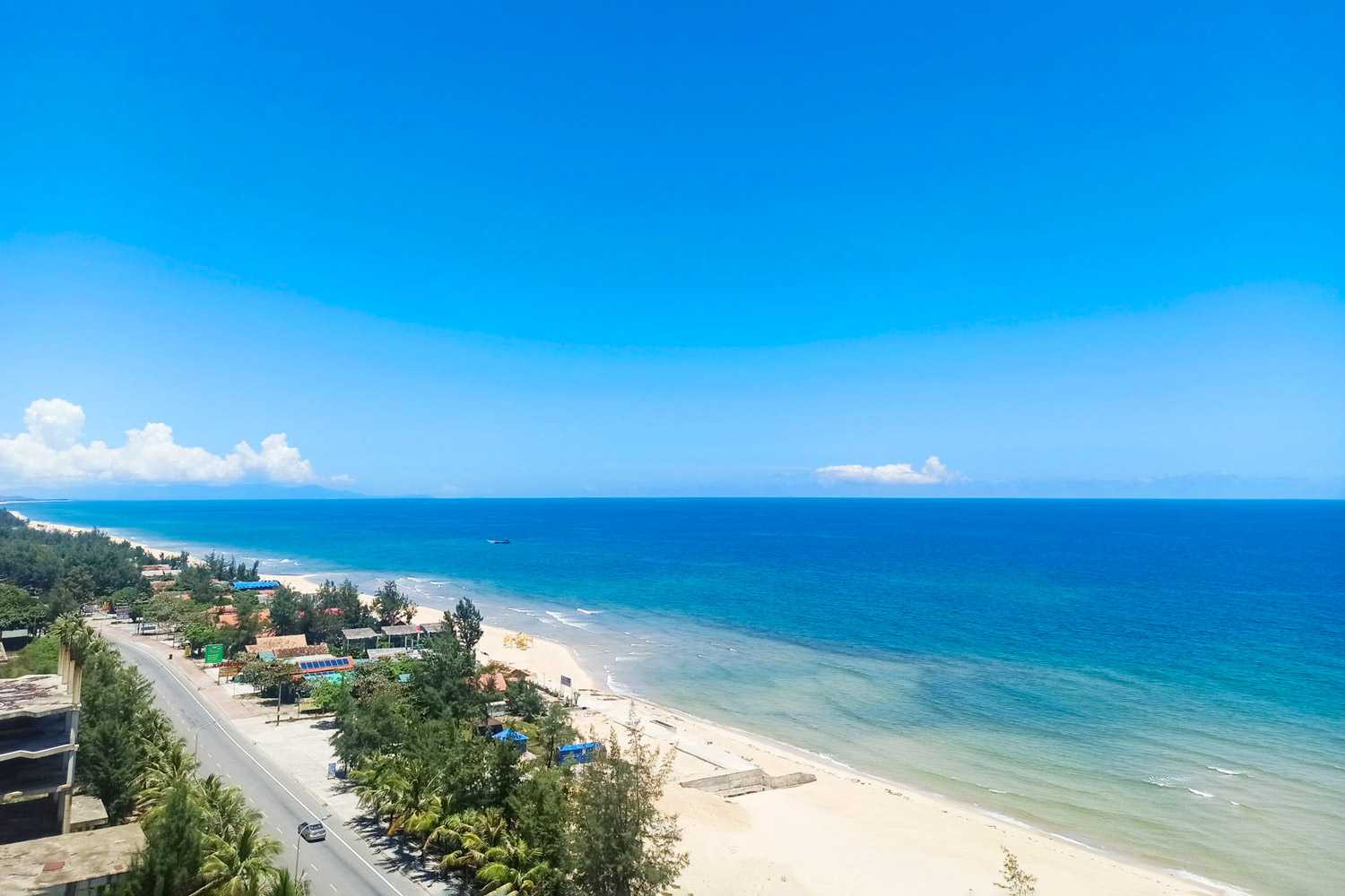 Bức ảnh nước biển "xanh như ngọc" khiến nhiều du khách trầm trồ: Không phải ở Nha Trang hay Phú Quốc - Ảnh 2.