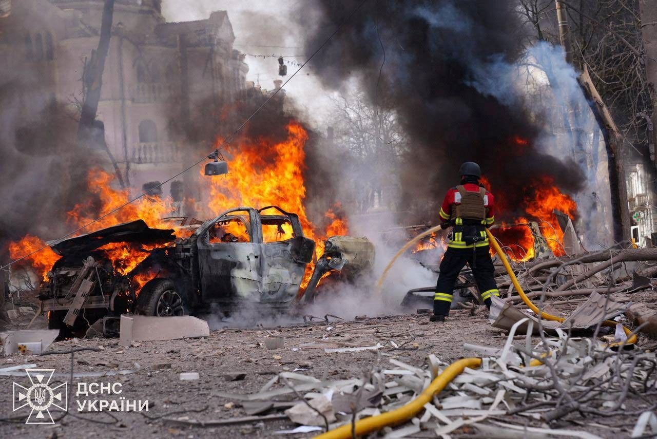 Chưa từng có: Nga trút 30 đòn trả đũa Ukraine, ông Putin tuyên bố nóng – Hạn chót để Kiev đầu hàng cận kề? - Ảnh 2.