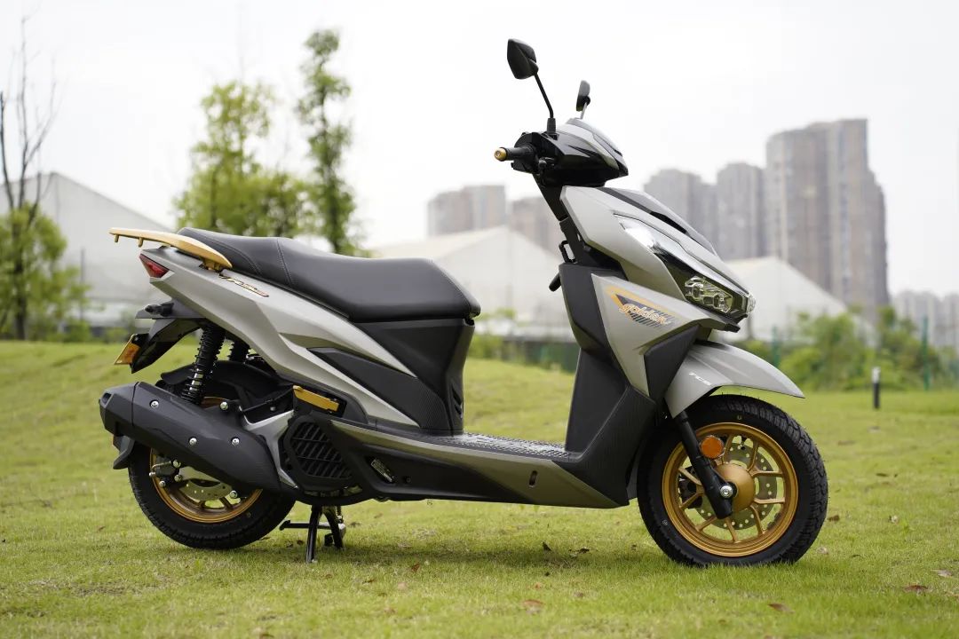 'Vua xe ga' 125cc siêu tiết kiệm xăng ra mắt: ABS 2 kênh xịn xò ngang Honda SH, giá rẻ hơn Air Blade- Ảnh 1.