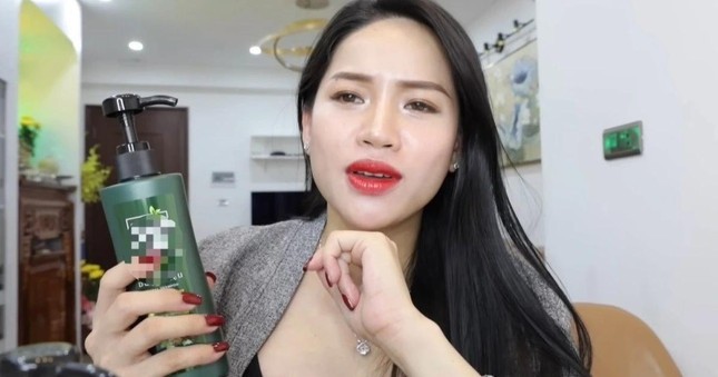 Chiến thần Võ Hà Linh nhiều lần livestream dậy sóng, bán hàng rẻ như cho - Ảnh 2.