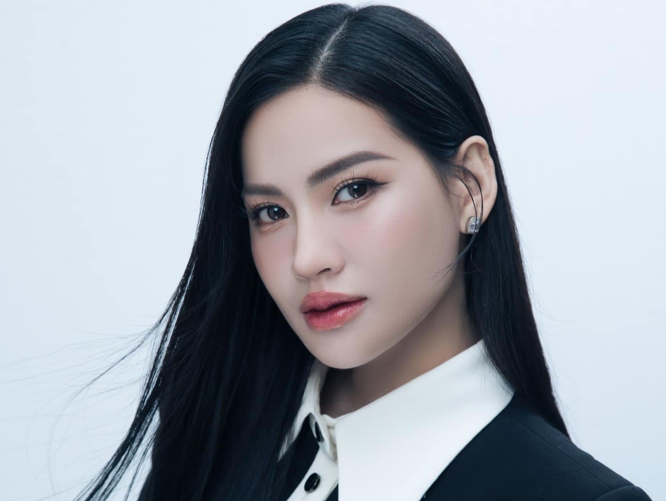 Chiến thần Võ Hà Linh nhiều lần livestream dậy sóng, bán hàng rẻ như cho - Ảnh 3.