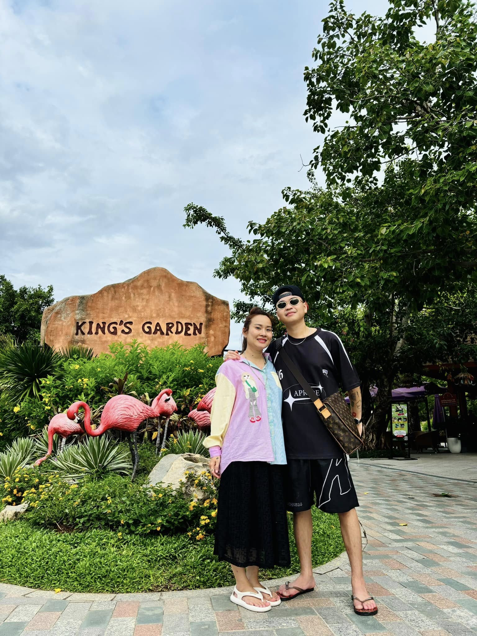 Nam ca sĩ Việt quấn quýt bên vợ hơn 8 tuổi, có 2 con riêng như thuở mới yêu- Ảnh 8.