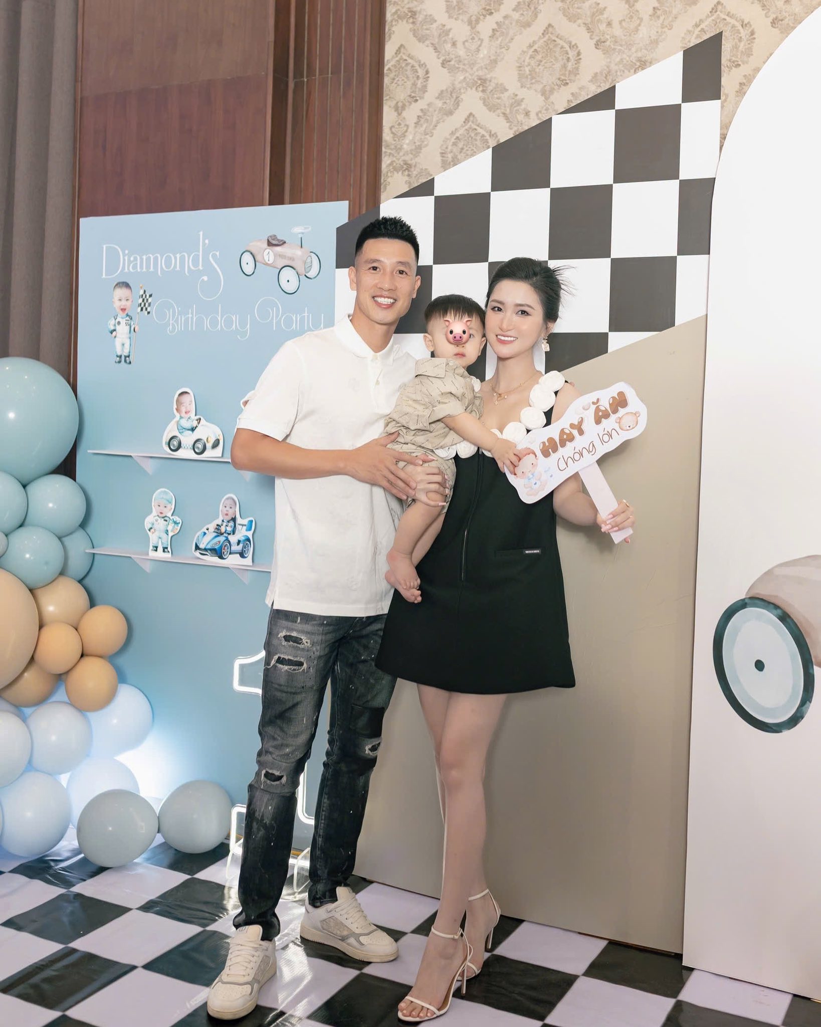 Nữ diễn viên Vbiz yêu cầu thủ nổi tiếng 8 năm mới cưới, sinh quý tử lại được khen đẹp trai giống hệt Sơn Tùng- Ảnh 1.