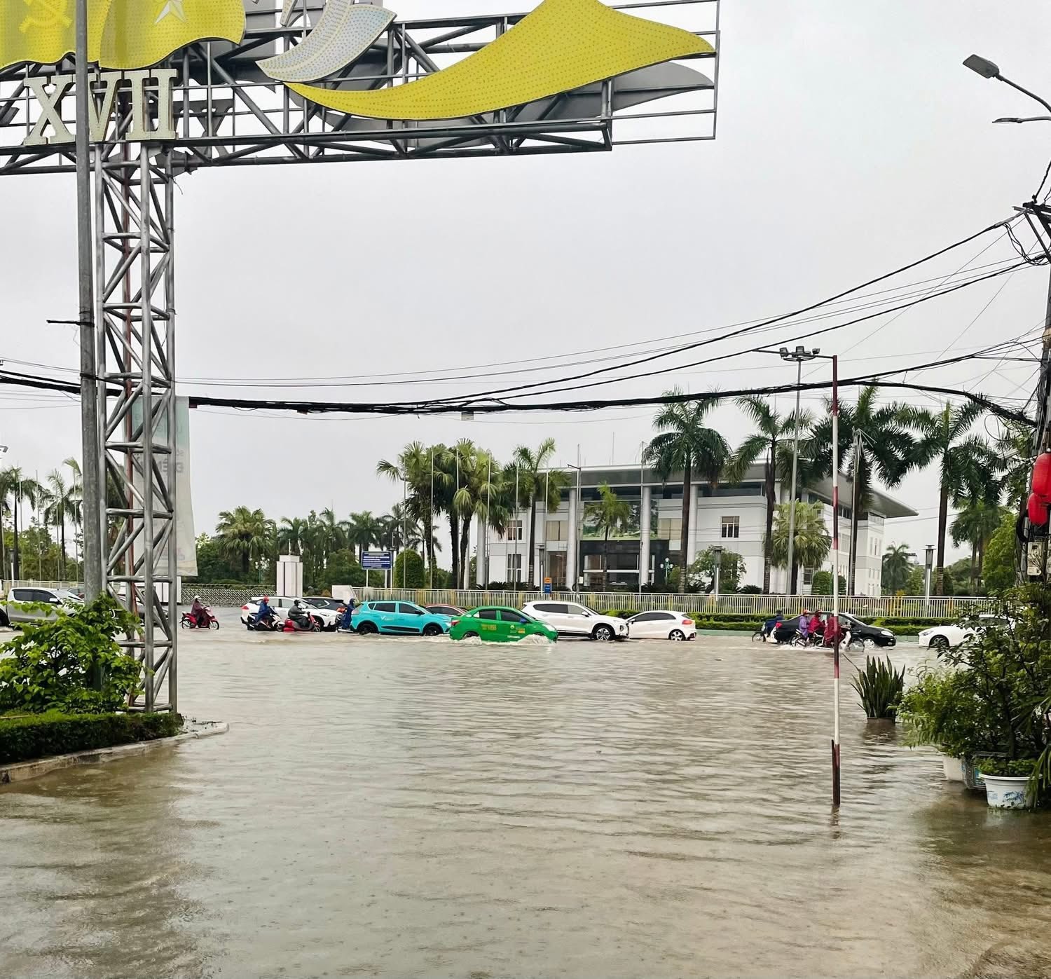 Mưa lớn tại Tuyên Quang , Yên Bái gây ngập lụt nghiêm trọng , Nhà cửa chìm trong nước - Ảnh 3.