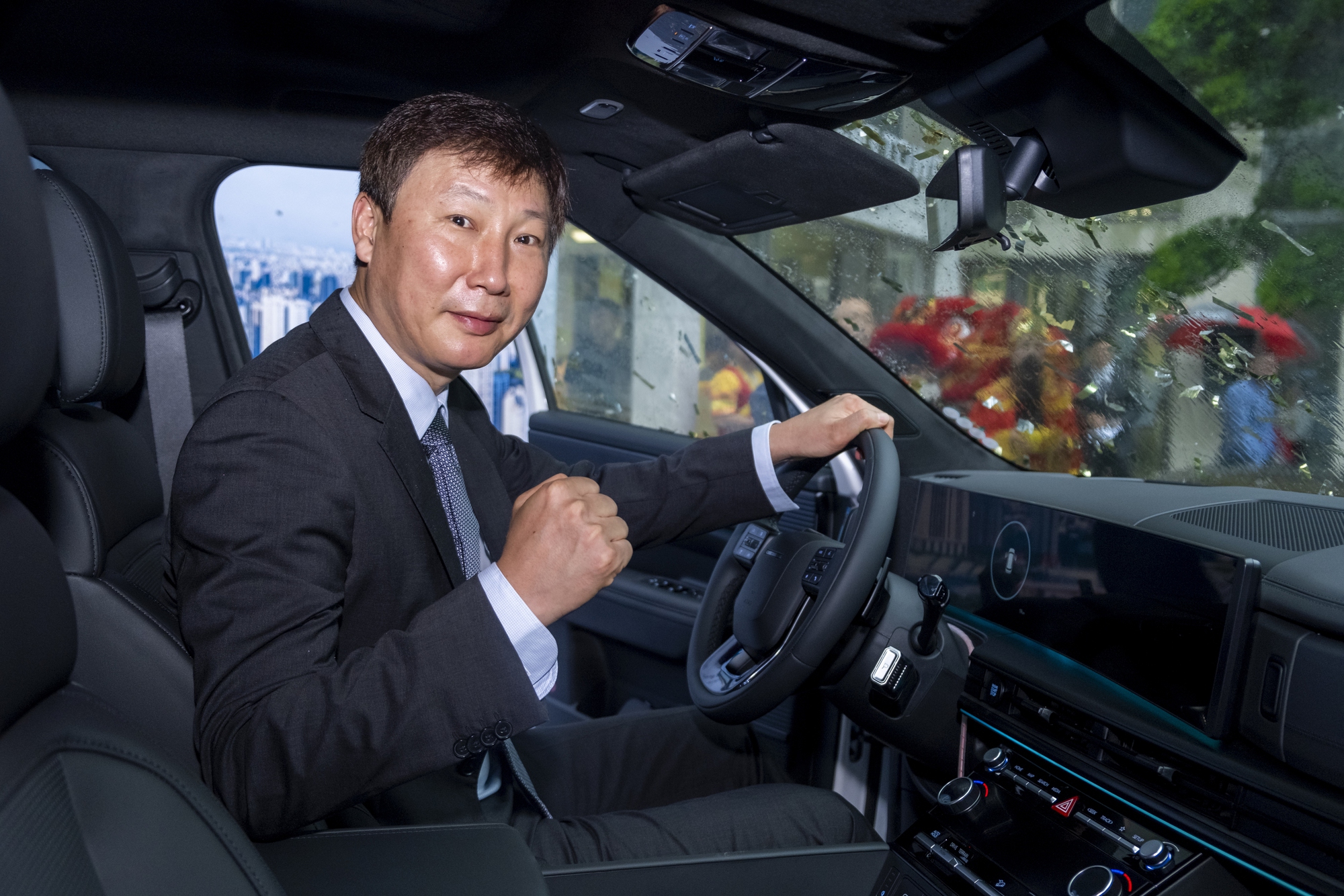 Hyundai Thành Công bàn giao xe Santa Fe bản cao nhất cho HLV tuyển Việt Nam Kim Sang-sik- Ảnh 3.