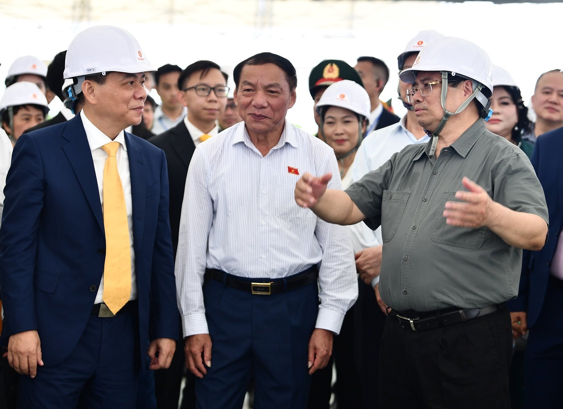 Sau chuyến thị sát cùng ông Phạm Nhật Vượng, Thủ tướng ra chỉ đạo cho siêu dự án của Vingroup - Ảnh 1.