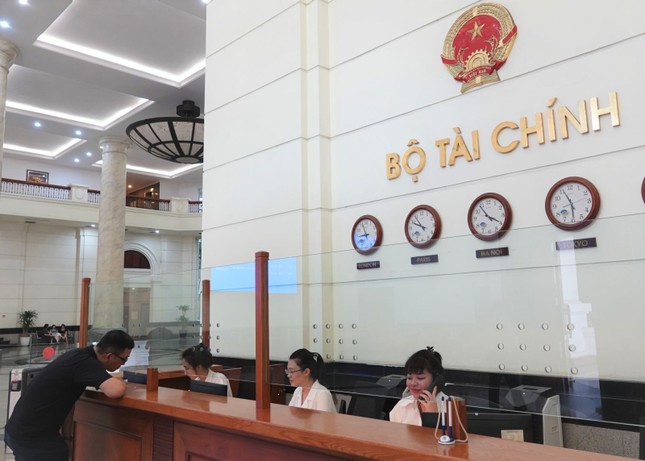 Bộ Tài chính bổ sung hỗ trợ 11 . 400 Tỷ đồng cho người nghỉ hưu trước tuổi - Ảnh 1. Bộ Tài chính bổ sung hỗ trợ 11 . 400 Tỷ đồng cho người nghỉ hưu trước tuổi - Ảnh 1.