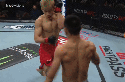 Võ sĩ Việt trút cơn mưa đòn lên cao thủ Nhật Bản, thắng knock-out trong trận đấu tạo cột mốc lịch sử - Ảnh 2. Võ sĩ Việt trút cơn mưa đòn lên cao thủ Nhật Bản, thắng knock-out trong trận đấu tạo cột mốc lịch sử - Ảnh 2.