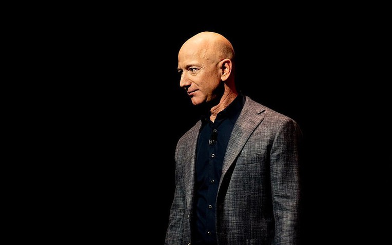 Câu chuyện về lò sưởi kẻ mộng mơ và thợ xây của Jeff Bezos trong thư viện - Ảnh 1. Câu chuyện về lò sưởi kẻ mộng mơ và thợ xây của Jeff Bezos trong thư viện - Ảnh 1.