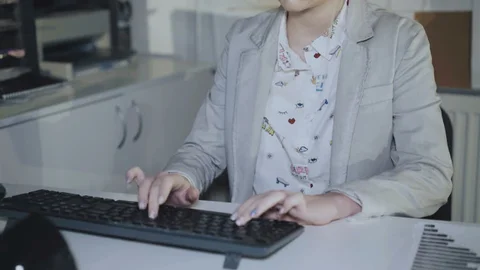 Nữ kế toán 33 tuổi tham ô 35 tỷ đồng vì sở thích livestream gây sốc - Ảnh 2.