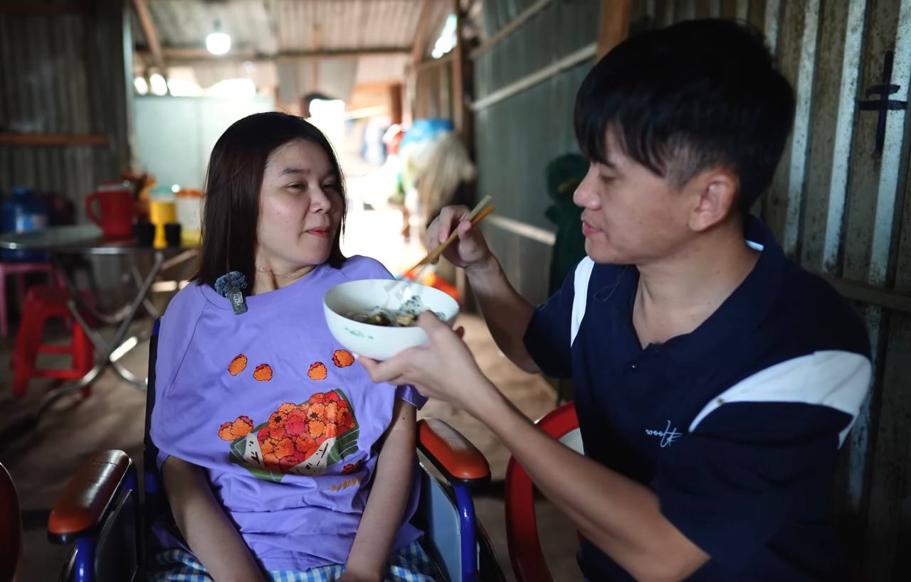 Chàng kỹ sư Trung Quốc bỏ việc sang Việt Nam cưới cô gái liệt tứ chi: Biến cố ập đến - Ảnh 8.