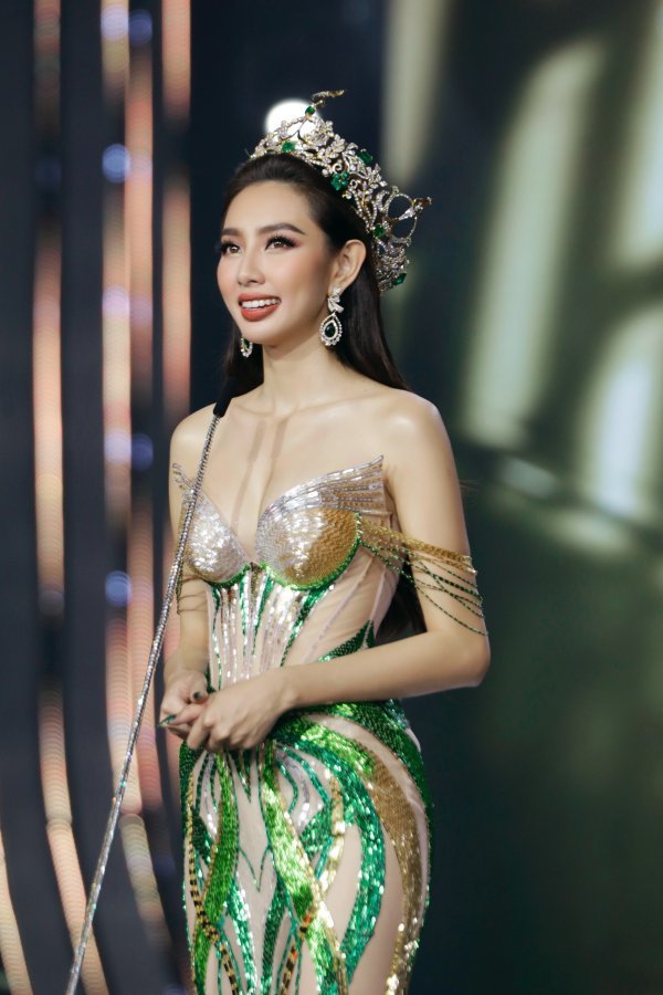 Công ty Sen Vàng vô trách nhiệm với Hoa hậu Thuỳ Tiên - Ảnh 2.