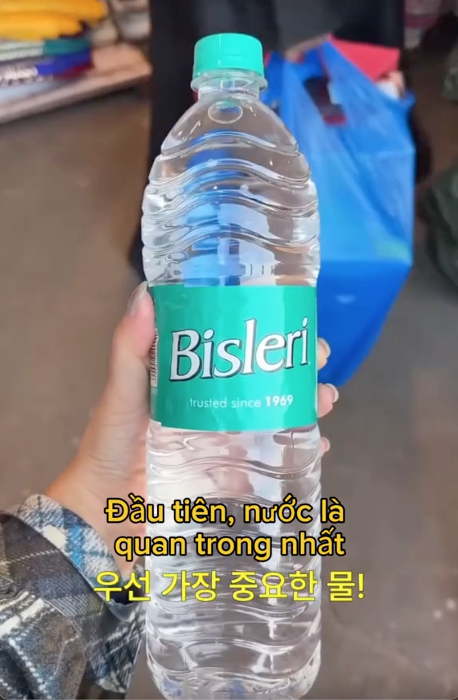 Đi Ấn Độ một mình, cô gái tiết lộ bảng giá "không tưởng": 6k/chai nước 1 lít, 15k/nải chuối, sốc nhất là giá tàu điện - Ảnh 2. Đi Ấn Độ một mình, cô gái tiết lộ bảng giá "không tưởng": 6k/chai nước 1 lít, 15k/nải chuối, sốc nhất là giá tàu điện - Ảnh 2.