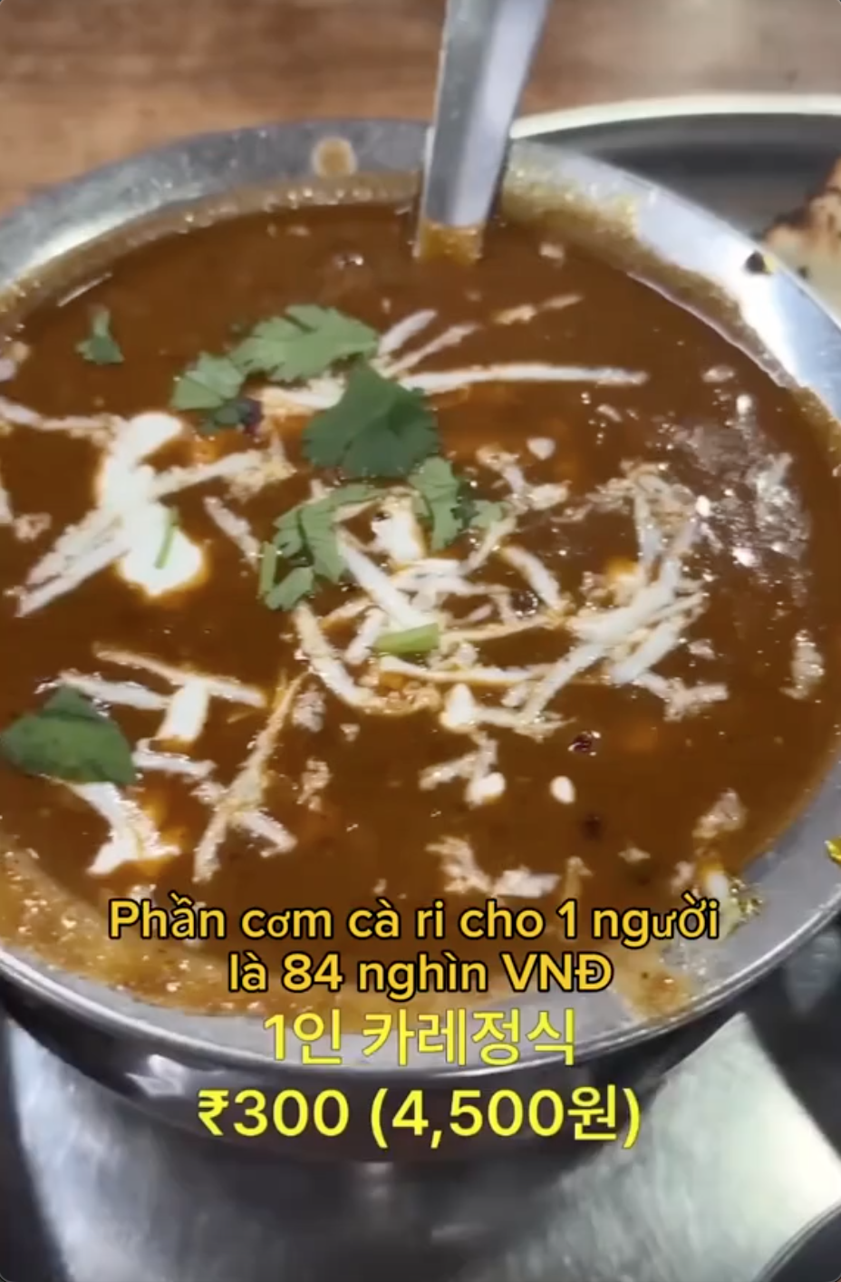 Đi Ấn Độ một mình, cô gái tiết lộ bảng giá "không tưởng": 6k/chai nước 1 lít, 15k/nải chuối, sốc nhất là giá tàu điện - Ảnh 5. Đi Ấn Độ một mình, cô gái tiết lộ bảng giá "không tưởng": 6k/chai nước 1 lít, 15k/nải chuối, sốc nhất là giá tàu điện - Ảnh 5.