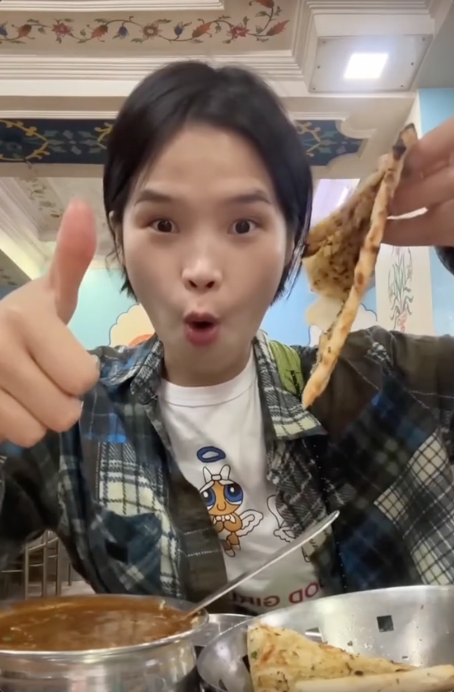 Đi Ấn Độ một mình, cô gái tiết lộ bảng giá "không tưởng": 6k/chai nước 1 lít, 15k/nải chuối, sốc nhất là giá tàu điện - Ảnh 7. Đi Ấn Độ một mình, cô gái tiết lộ bảng giá "không tưởng": 6k/chai nước 1 lít, 15k/nải chuối, sốc nhất là giá tàu điện - Ảnh 7.