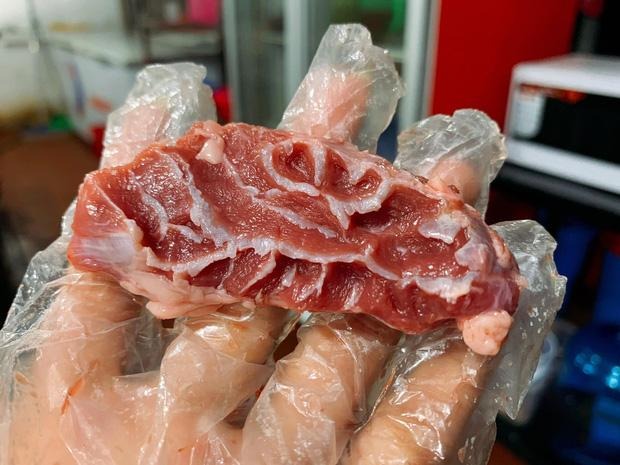 1 bộ phận đặc biệt trên con lợn, chỉ có vài lạng, mua siêu khó, đi chợ từ 5 giờ sáng thì may ra...- Ảnh 1.