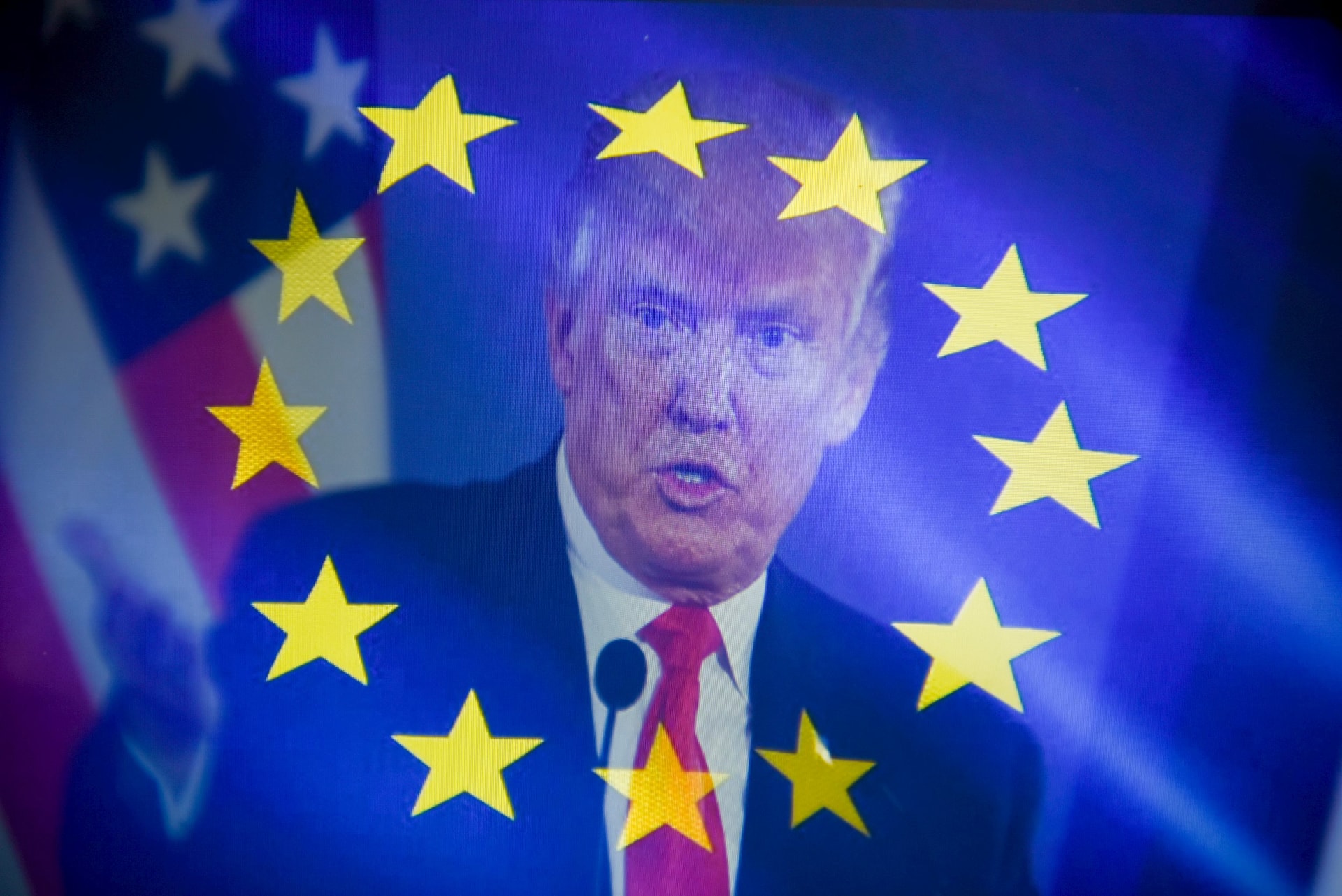 Ông Trump doạ đánh thuế 50% với hàng hoá EU ngay 1/6 vì "đàm phán chẳng đi đến đâu" - Ảnh 1. Ông Trump doạ đánh thuế 50% với hàng hoá EU ngay 1/6 vì "đàm phán chẳng đi đến đâu" - Ảnh 1.