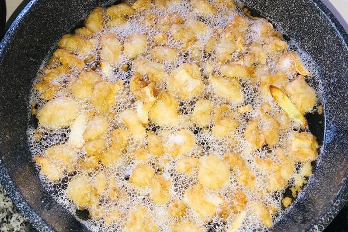Cách rán mỡ lợn trắng thơm, bảo quản lâu không lo hỏng - Ảnh 3.