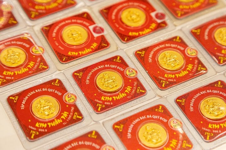 Giá vàng hôm nay 23/5: Quay đầu đi xuống, về sát 3.300 USD/ounce - Ảnh 1.