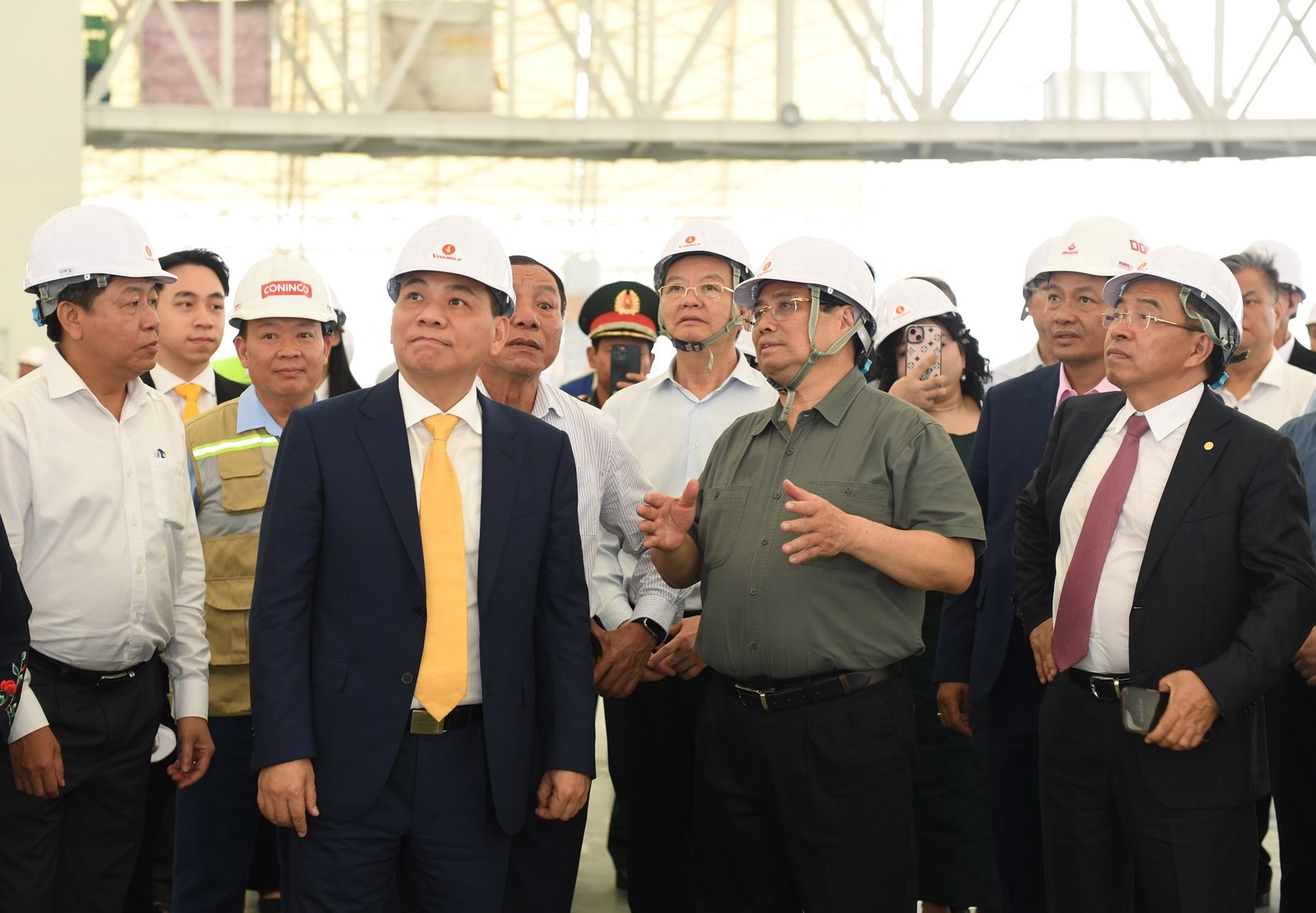 Sau chuyến thị sát cùng ông Phạm Nhật Vượng, Thủ tướng ra chỉ đạo cho siêu dự án của Vingroup - Ảnh 2.