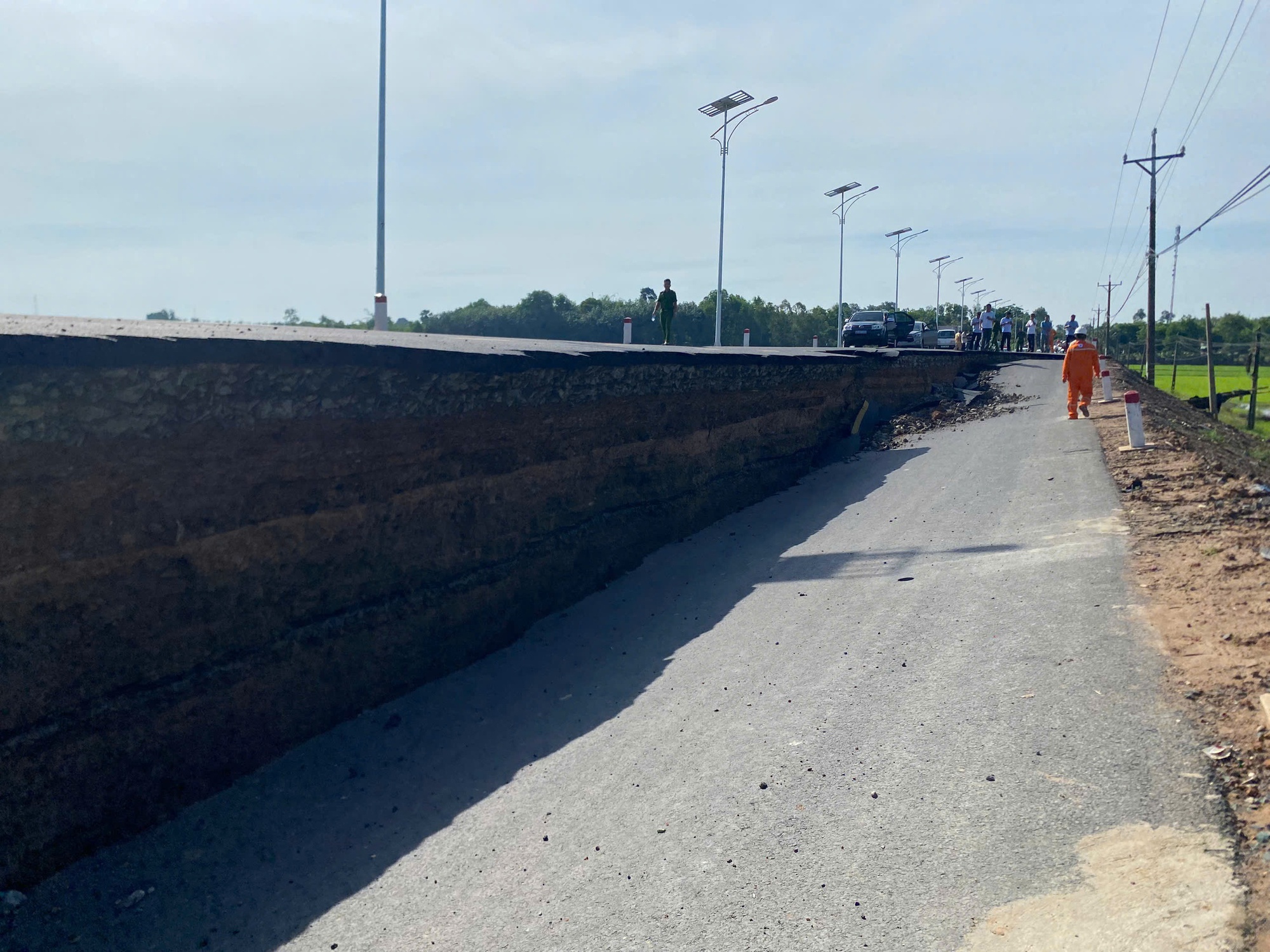 Vụ ô tô và xe máy rơi xuống hố sâu ở Tây Ninh: Quyền Chủ tịch UBND tỉnh Tây Ninh chỉ đạo gì?- Ảnh 3.