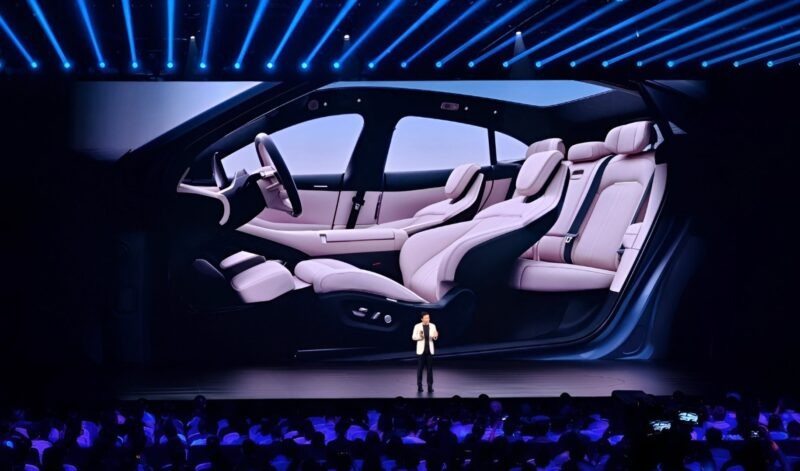 SUV điện đầu tiên của Xiaomi ra mắt: Mạnh như siêu xe, sạc siêu nhanh, tầm hoạt động hơn 800 km- Ảnh 7. SUV điện đầu tiên của Xiaomi ra mắt: Mạnh như siêu xe, sạc siêu nhanh, tầm hoạt động hơn 800 km- Ảnh 7.