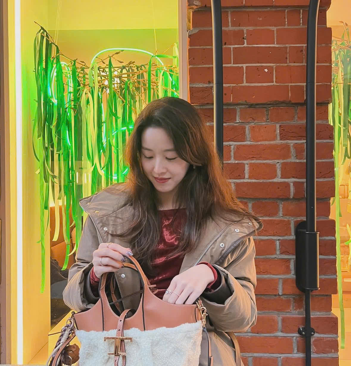 Mặt mộc U35 của "hot girl trà sữa" đình đám: Chữ "ê" của cư dân mạng đến tận thiên đàng...- Ảnh 10. Mặt mộc U35 của "hot girl trà sữa" đình đám: Chữ "ê" của cư dân mạng đến tận thiên đàng...- Ảnh 10.