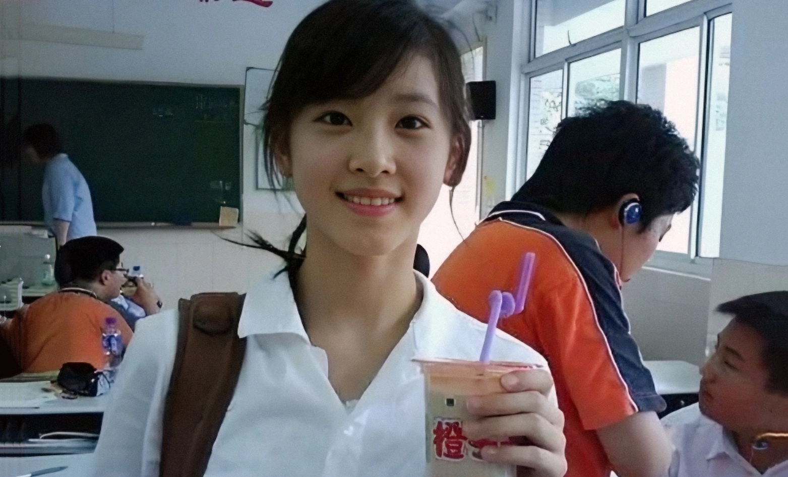 Mặt mộc U35 của "hot girl trà sữa" đình đám: Chữ "ê" của cư dân mạng đến tận thiên đàng...- Ảnh 1. Mặt mộc U35 của "hot girl trà sữa" đình đám: Chữ "ê" của cư dân mạng đến tận thiên đàng...- Ảnh 1.